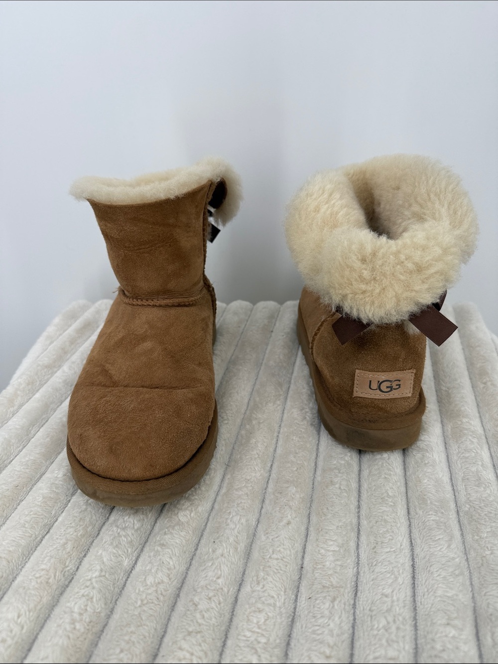 UGG Chestnut Mini Bailey Bow size 7
